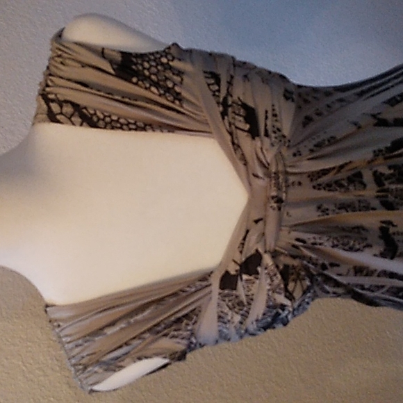 Daytrip size small floral lace pattern top beige and black - Picture 2 of 3